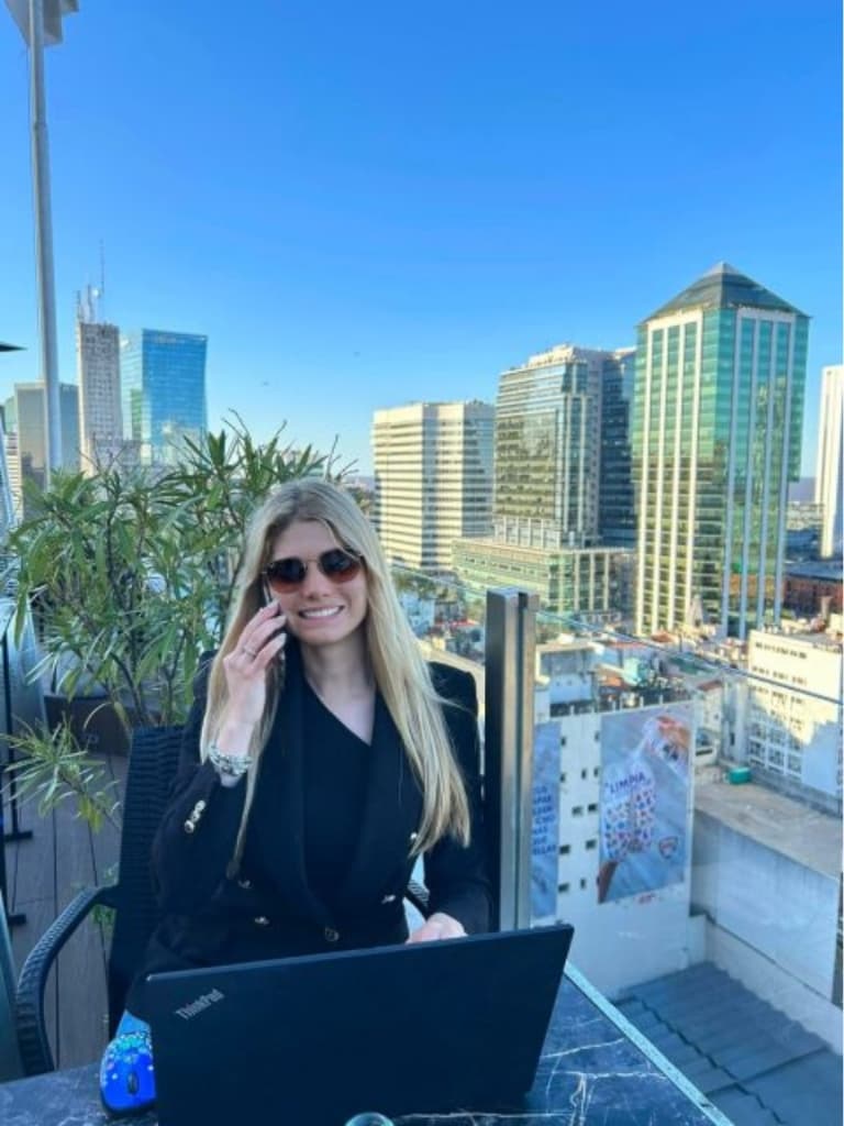 Flor Martinez — Especialista en Comercio Exterior, Marketing y Mentora Profesional